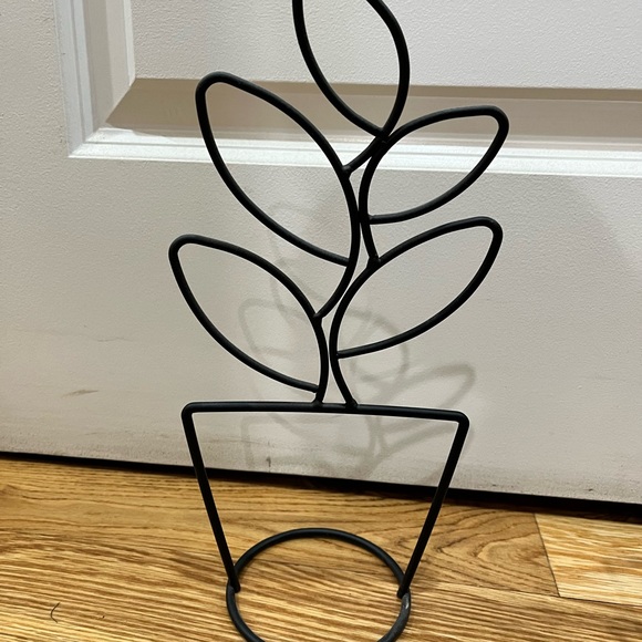 Metal Plant Sculpture - Picture 3 of 3